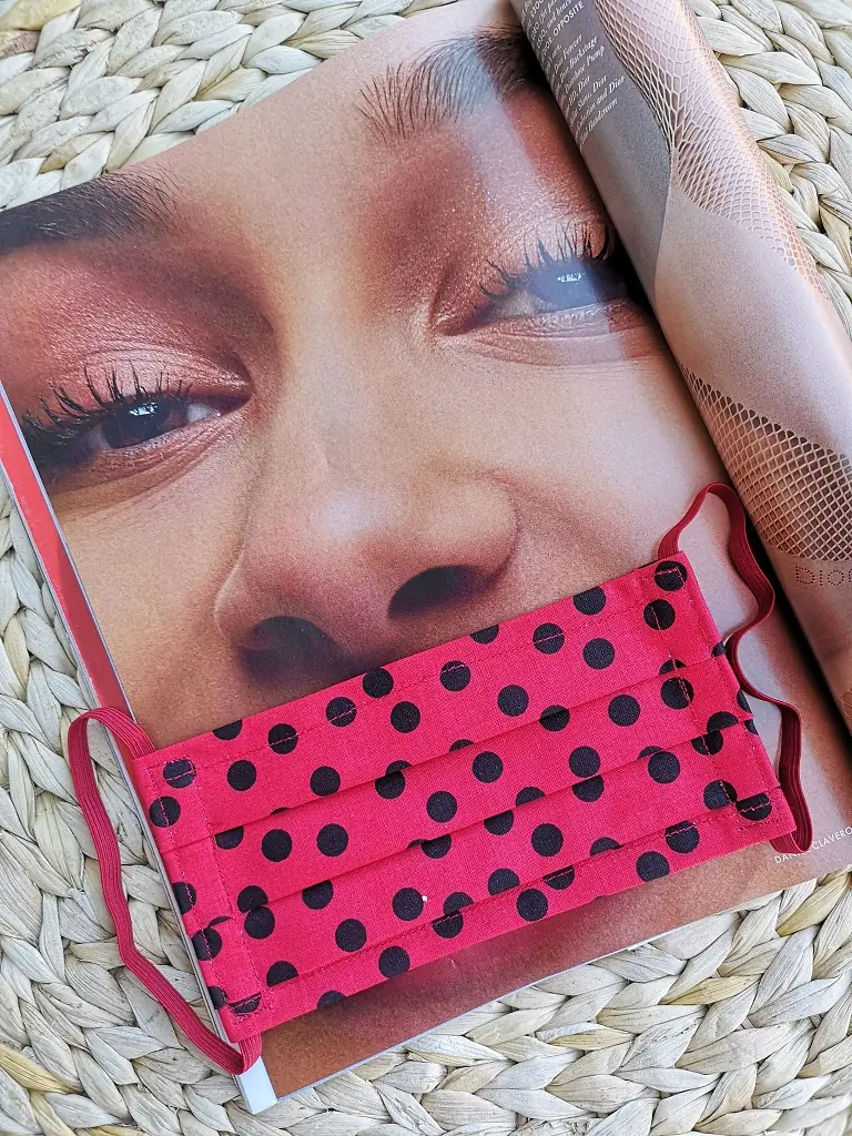 Červené rúško s čiernymi bodkami 100 % bavlna  