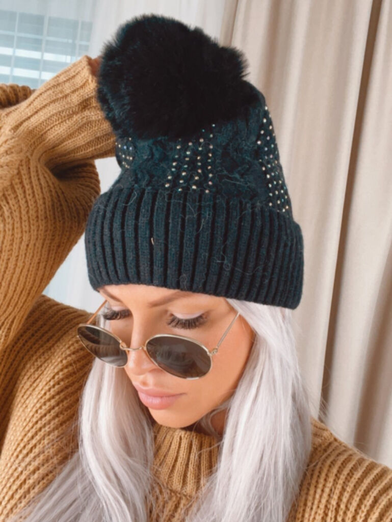 Teplá čiapka s veľkým brmbolcom NINI+