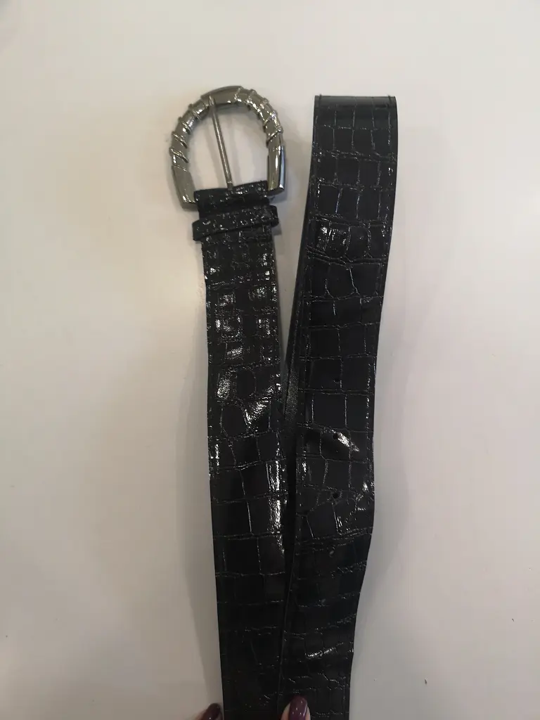 Koženkový opasok s hadím vzorom