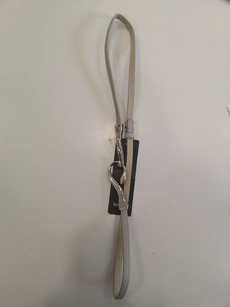 Sivý opasok so striebornou sponou+