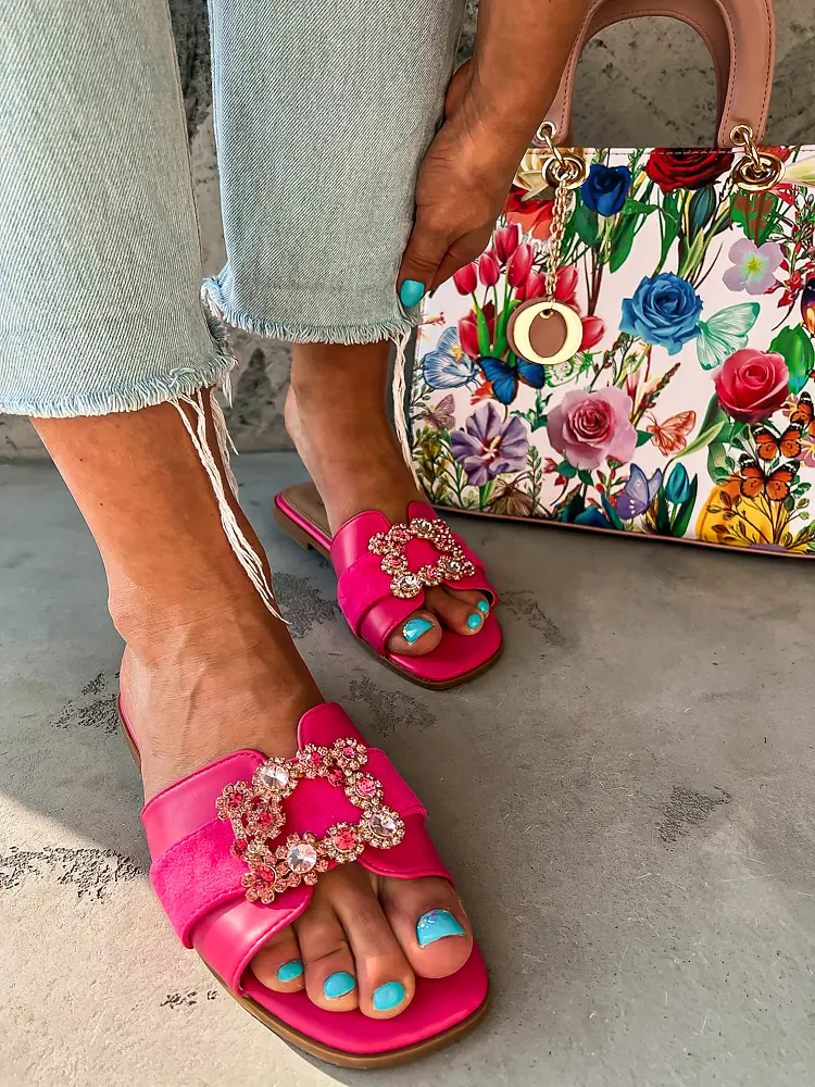 Šľapky zdobené kamienkami ROSELLA - next