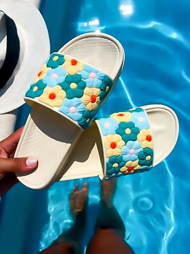 Kvetované gumené papuče FLOWER- - next