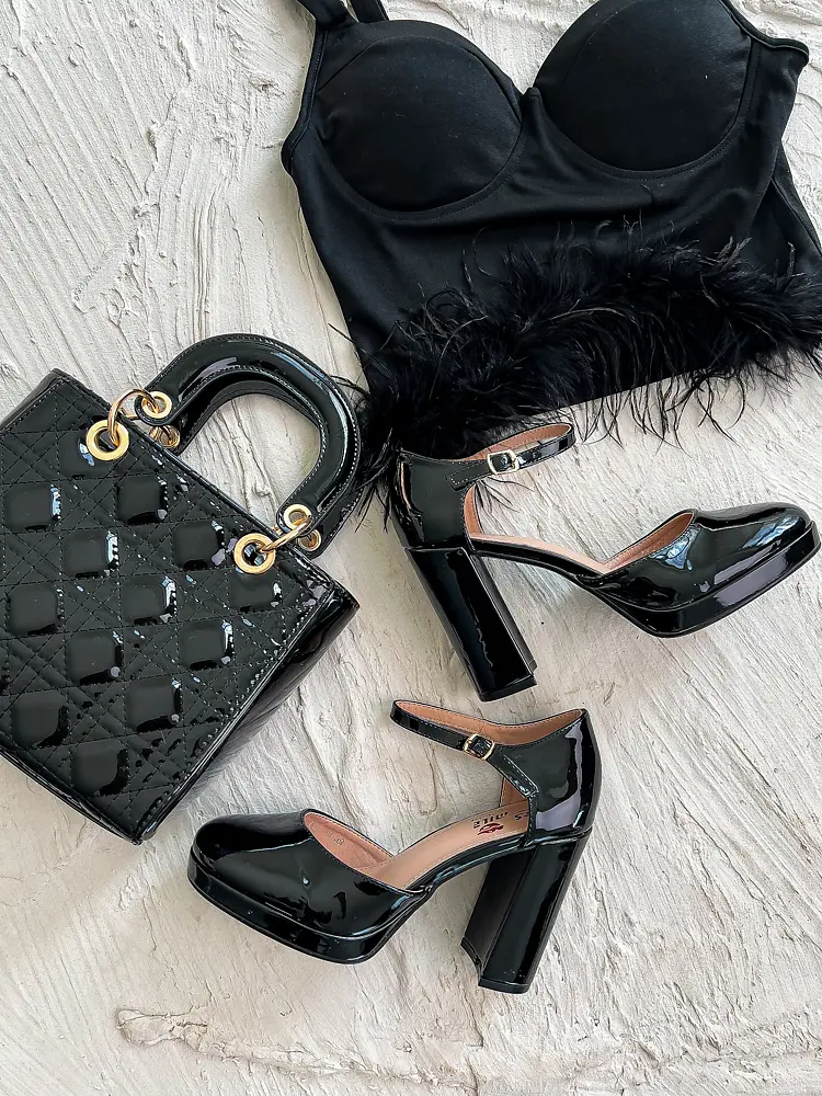 Elegantné lakované sandále MOLLIE- - next