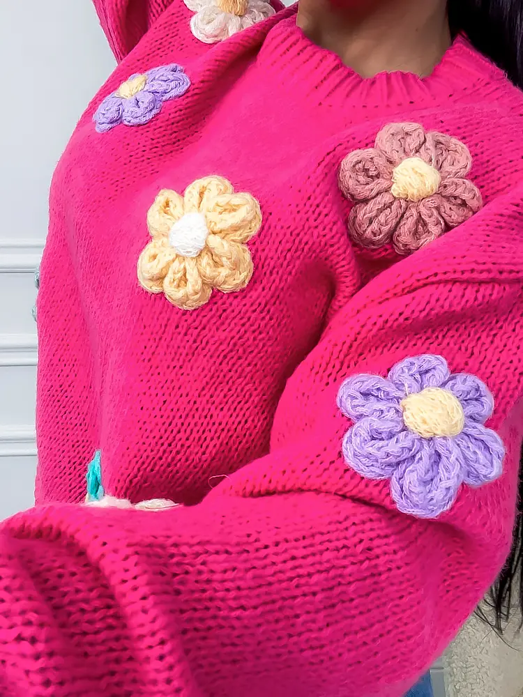 Elegantný pulóver zdobený kvetmi CHRISSY+ - next