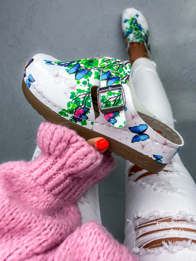 Vzorované zdravotnícke šľapky BUTTERFLY+