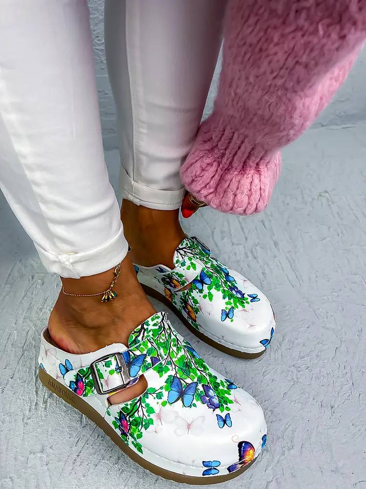 Vzorované zdravotnícke šľapky BUTTERFLY+ - next