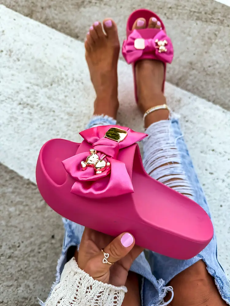 Platformové šľapky so zlatou ozdobou PEPPER+