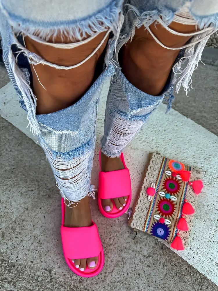 Neónovo-ružové šľapky AVIVA- - next