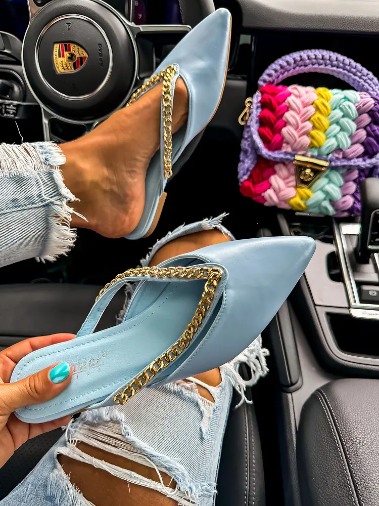 Dámske šľapky so zlatou ozdobou BRYNN- - next