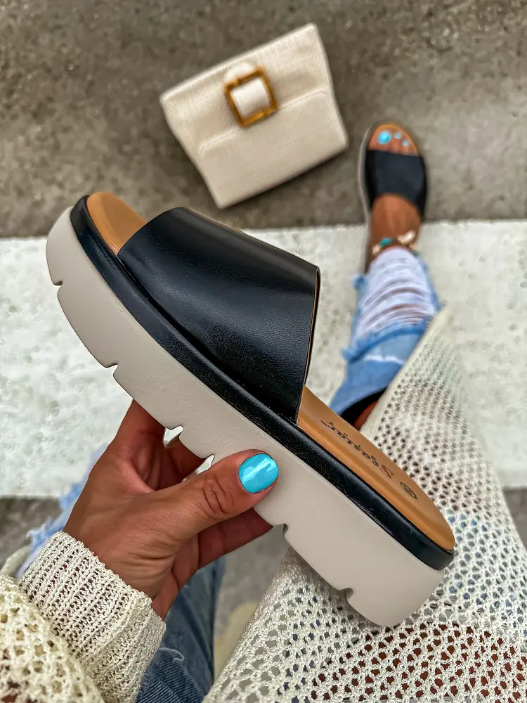 Čierne dámske šľapky LORANA-