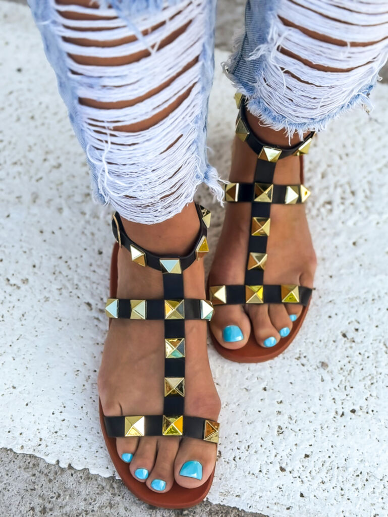 Sandále zdobené zlatými nitmi JAYNA+ - next