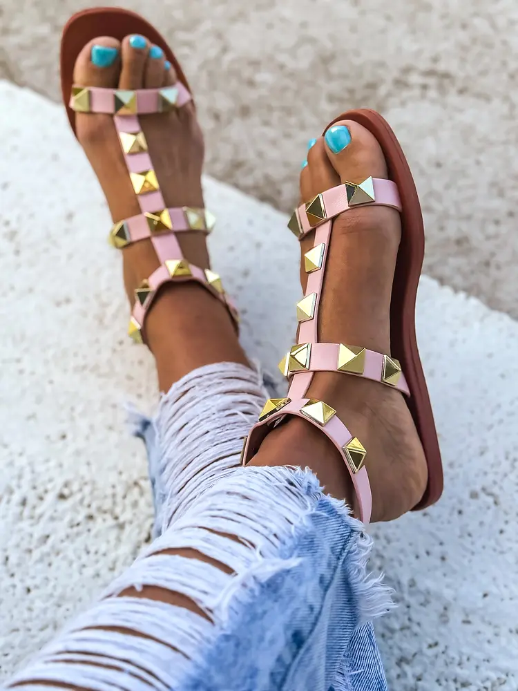 Sandále zdobené zlatými nitmi JAYNA- - next