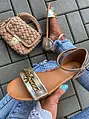 Elegantné sandále so zlatou ozdobou ROSALYN+
