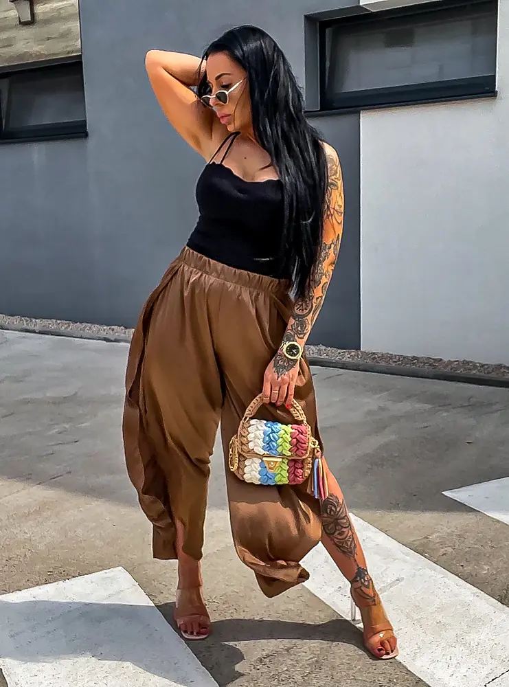 Saténové nohavice s rozparkami BOGDANA