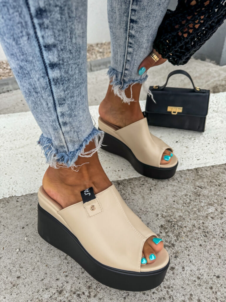 Béžové platformové šľapky JESSAMINE+