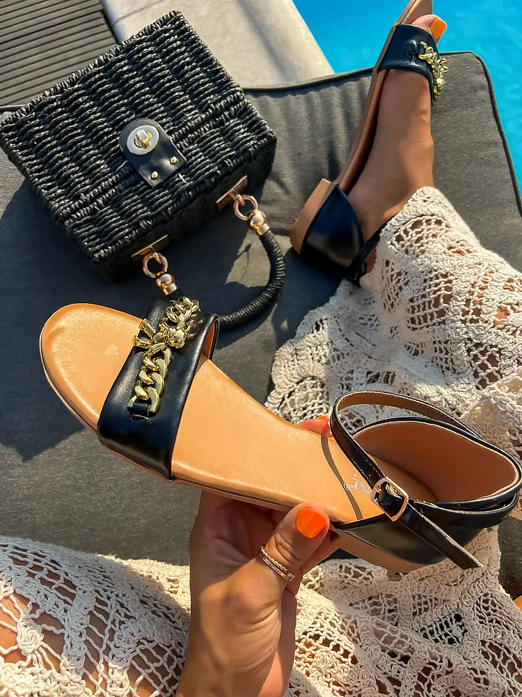 Elegantné sandále so zlatou ozdobou ROSALYN-