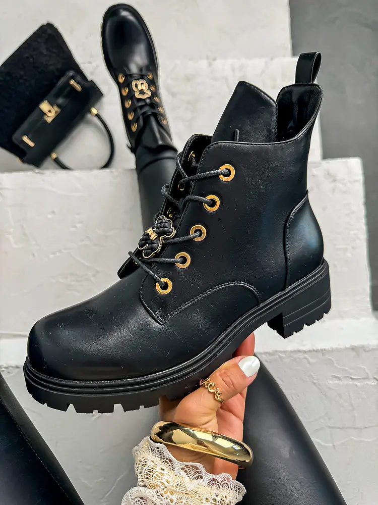 Šnúrovacie členkové čižmy WANITY-