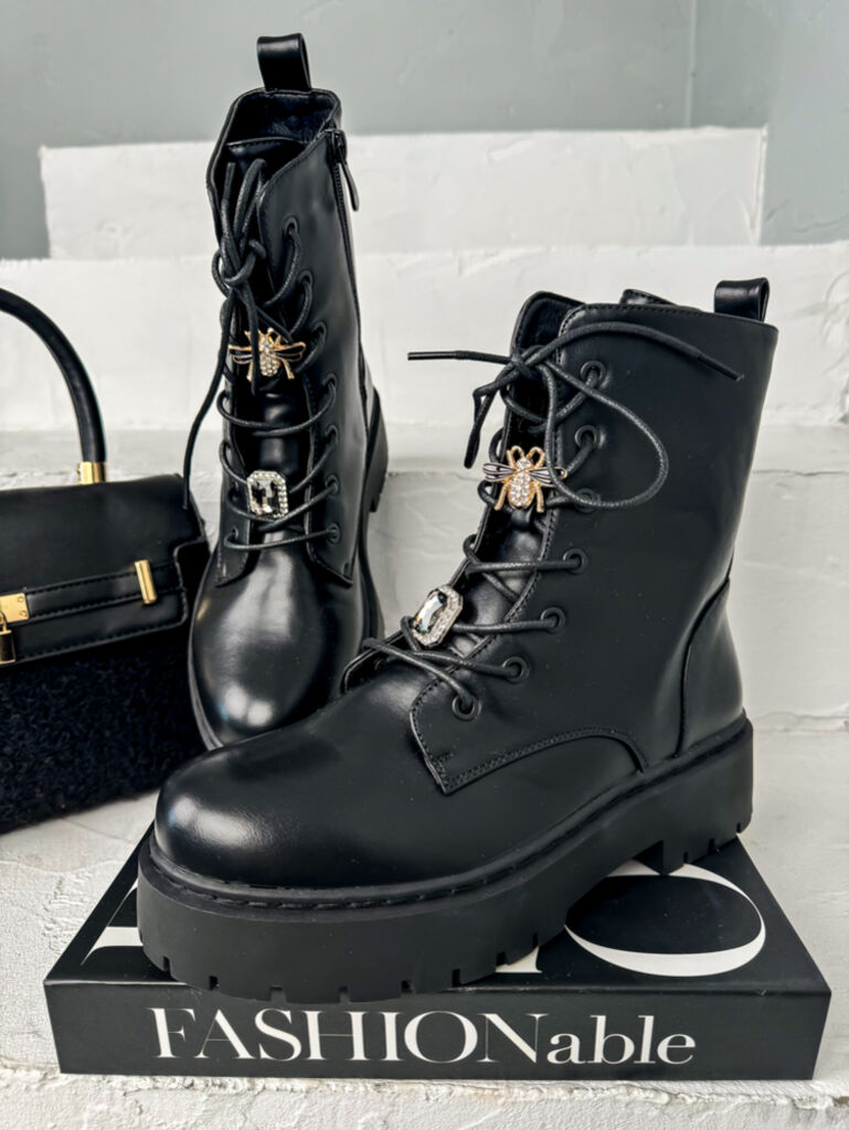 Šnúrovacie členkové čižmy VANESSA+ - next