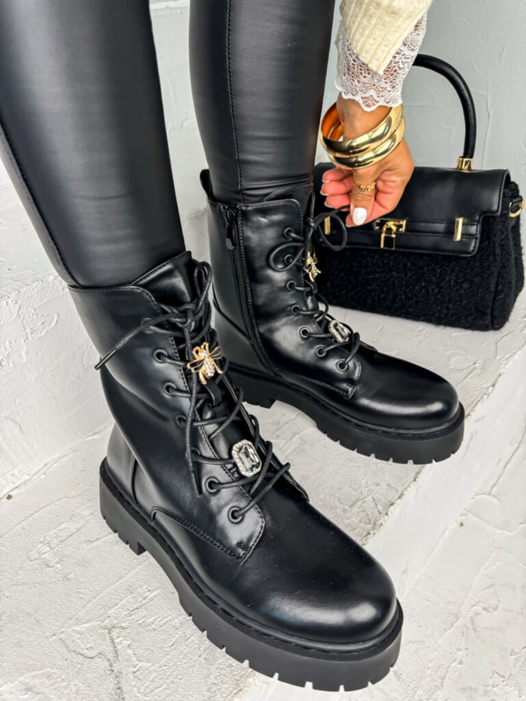 Šnúrovacie členkové čižmy VANESSA+