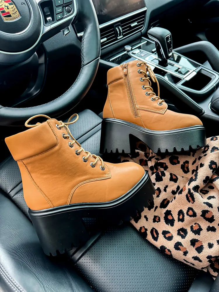 Šnúrovacie členkové čižmy KAMALA- - next