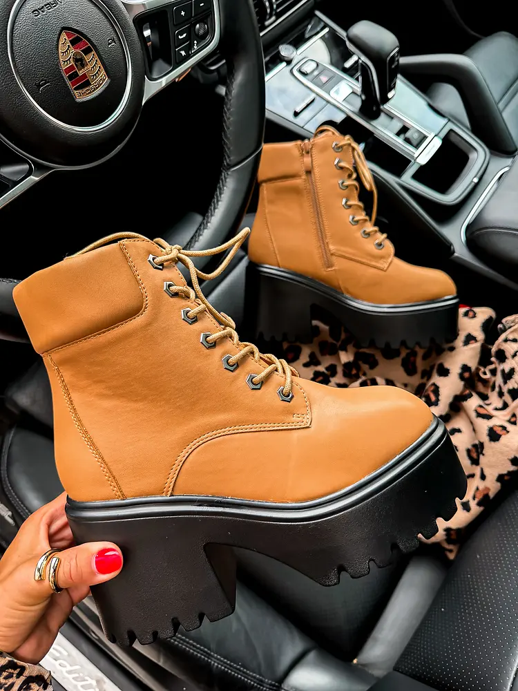 Šnúrovacie členkové čižmy KAMALA+