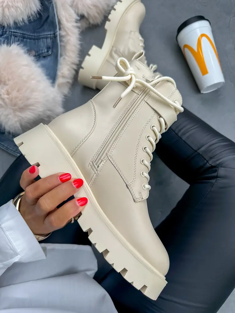 Šnúrovacie členkové čižmy GENESIS- - next