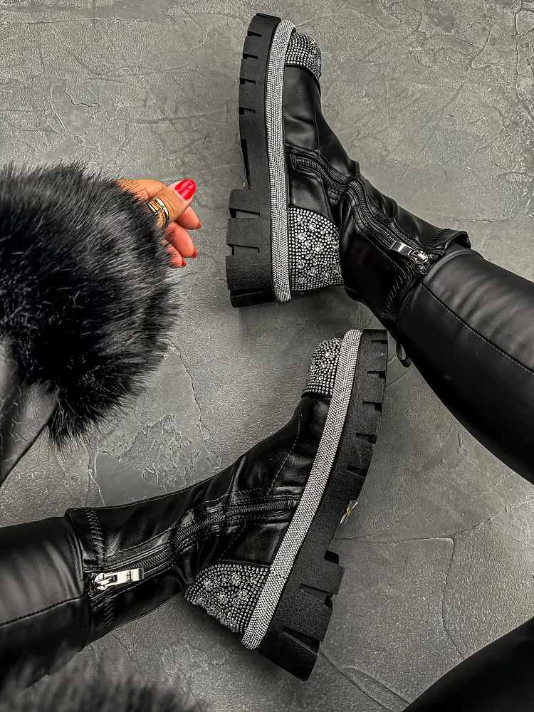 Členkové čižmy zdobené kamienkami CAROLINE+ - next