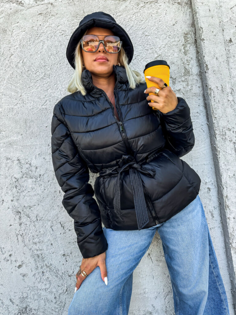 Štepovaná prechodná bunda s opaskom JENNIFER+ - next