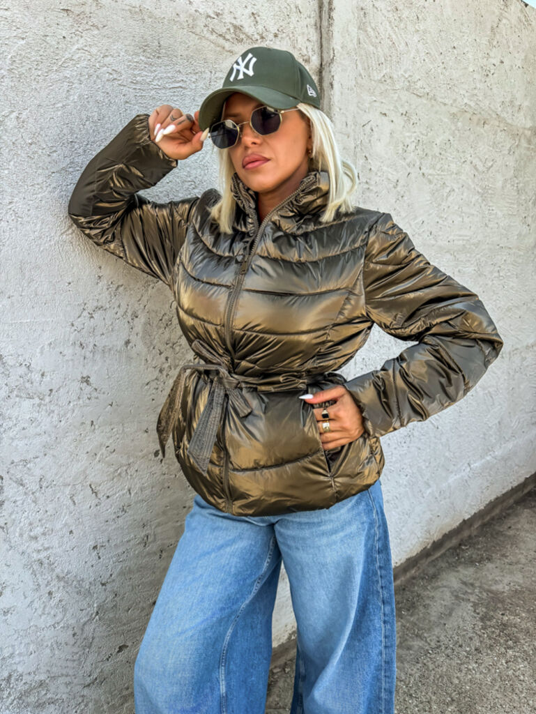 Štepovaná prechodná bunda s opaskom JENNIFER+