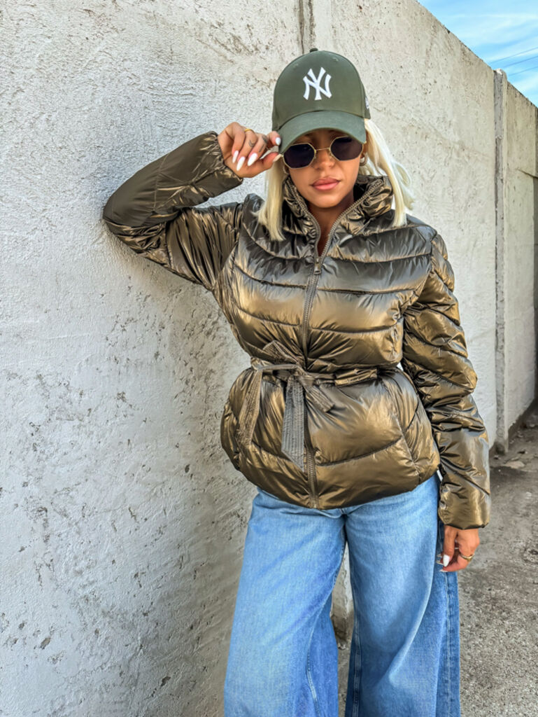 Štepovaná prechodná bunda s opaskom JENNIFER+ - next