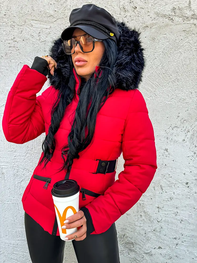 Červená štepovaná bunda s kapucňou a opaskom ISLA