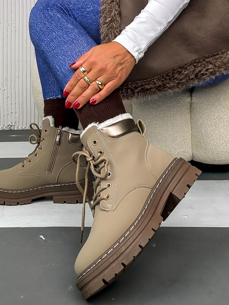 Šnúrovacie členkové čižmy CECILIA+