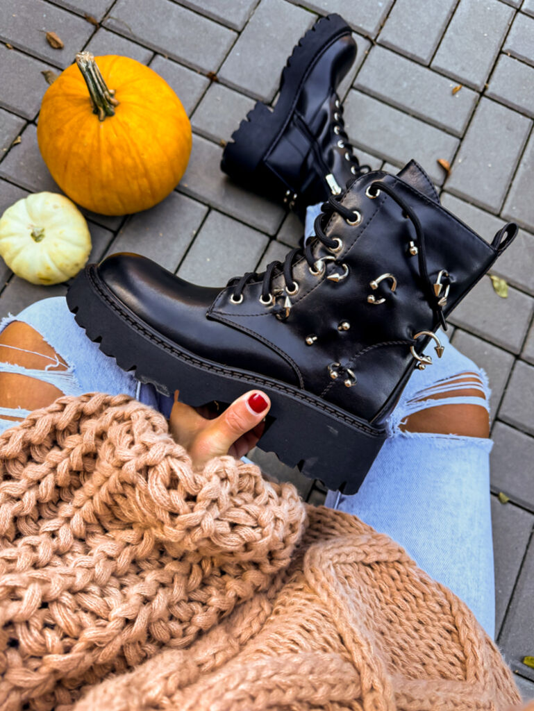 Šnúrovacie čižmy so striebornými ozdobami THEA+ - next