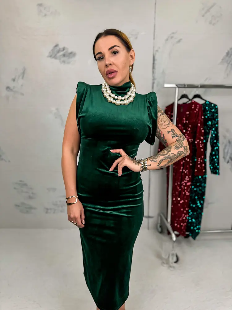 Dlhé velvet šaty s vypchávkami CHARMISA+ - next