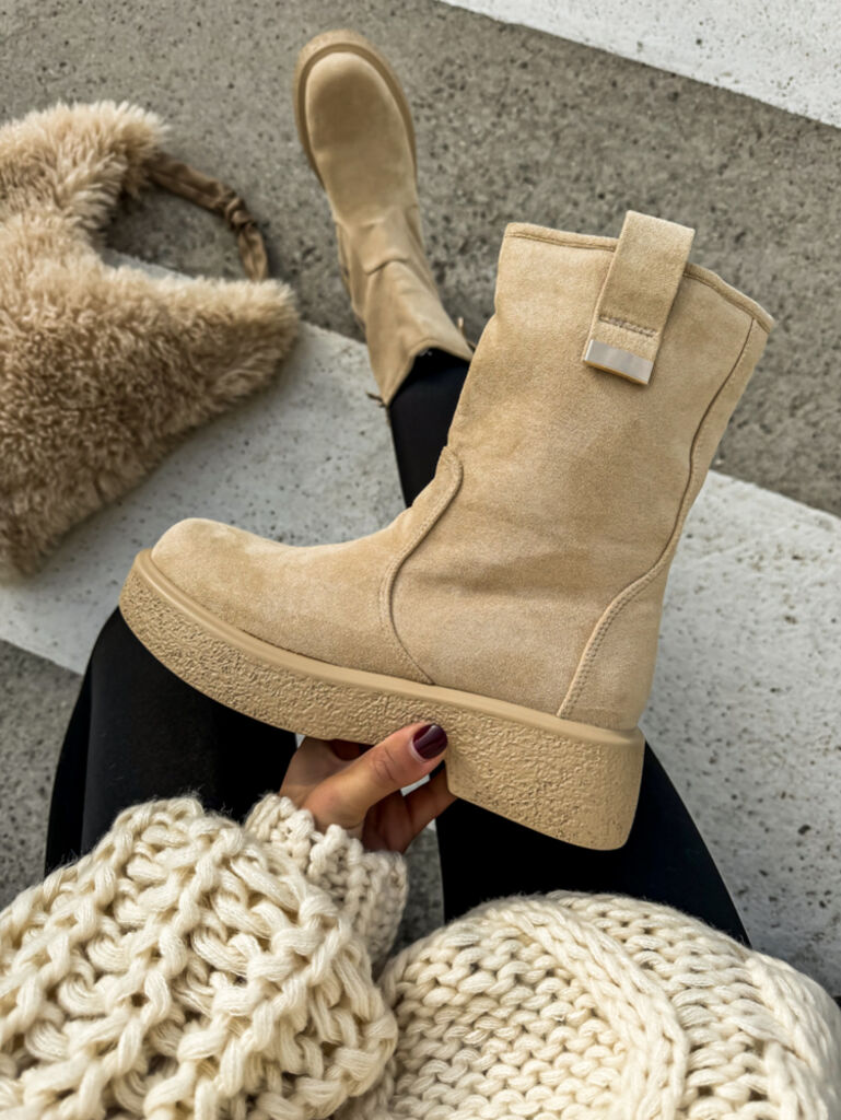 Ultraľahké semišové čižmy MAEVERY+