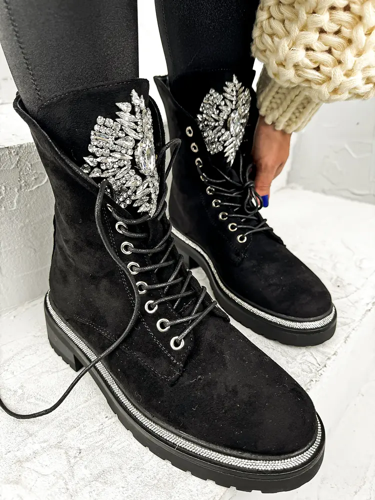 Semišové šnúrovacie čižmy zdobené kamienkami RYLEE+