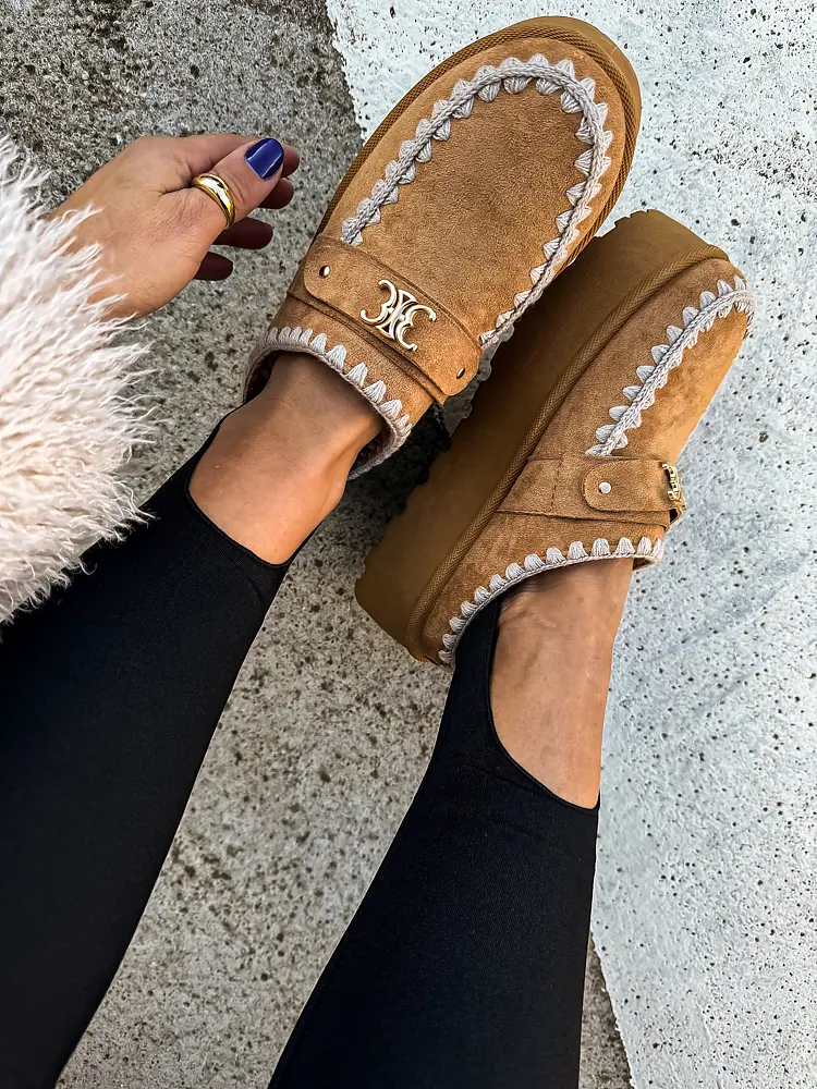 Teplé semišové topánky so zlatou ozdobou HADILA+