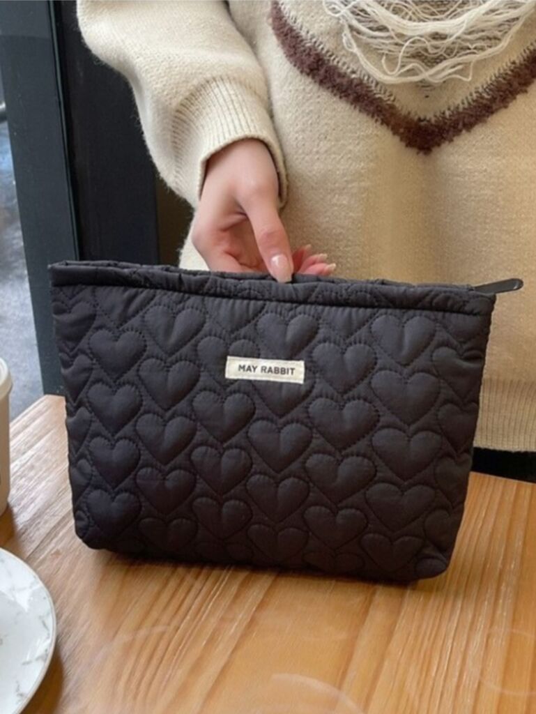 Čierna kozmetická taštička  - next