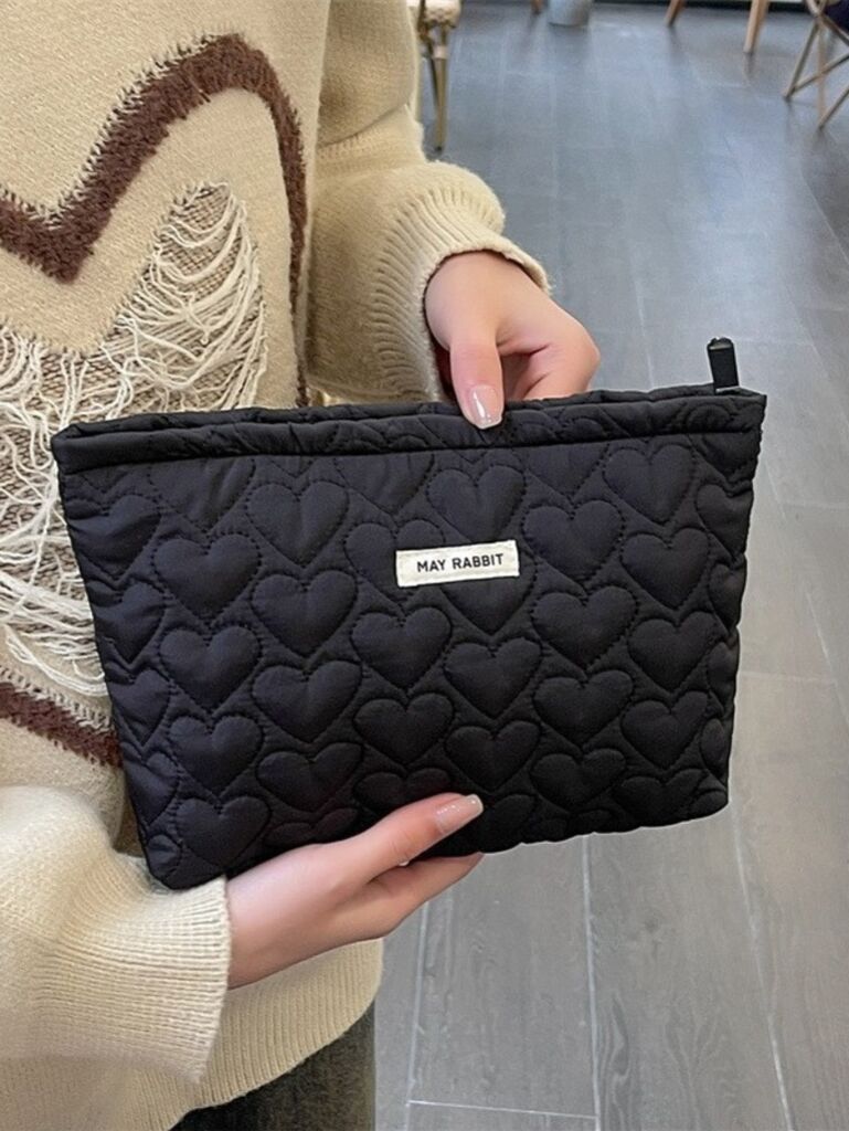 Čierna kozmetická taštička 