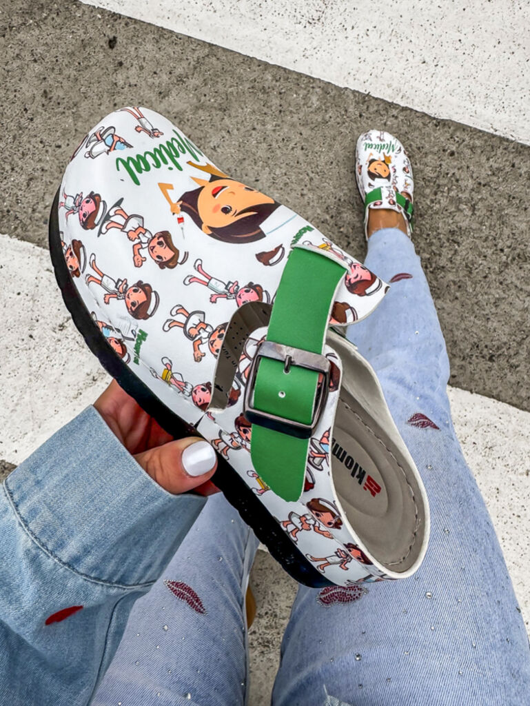 Vzorované zdravotnícke šľapky NURSE - next