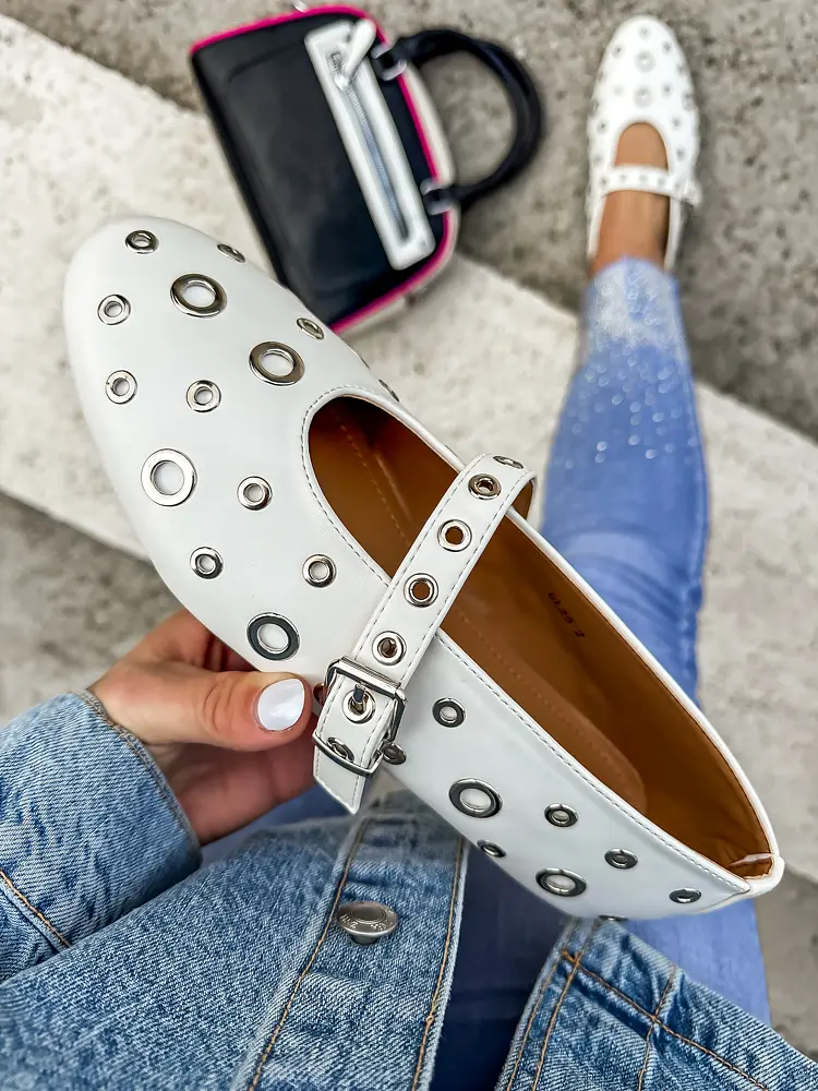 Biele vybíjané balerínky MINURI-