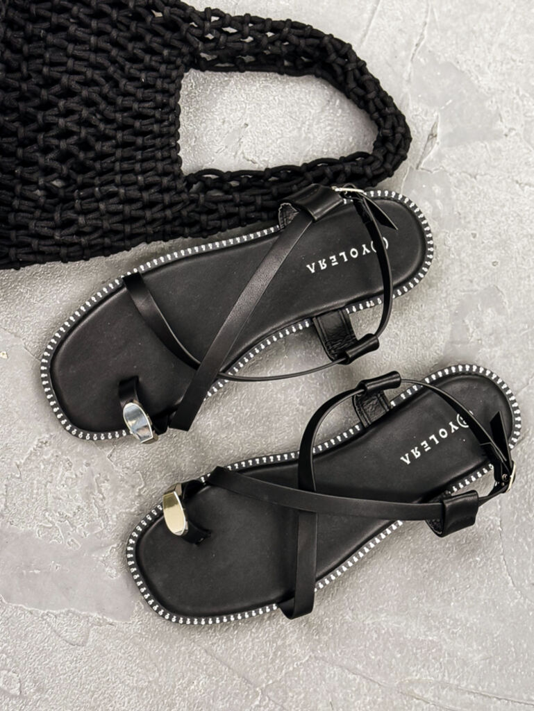 Čierne sandále so striebornou ozdobou SHARON - next