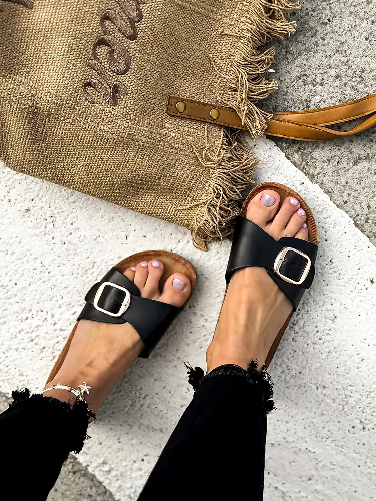 Čierne dámske šľapky ROBERTA- - next