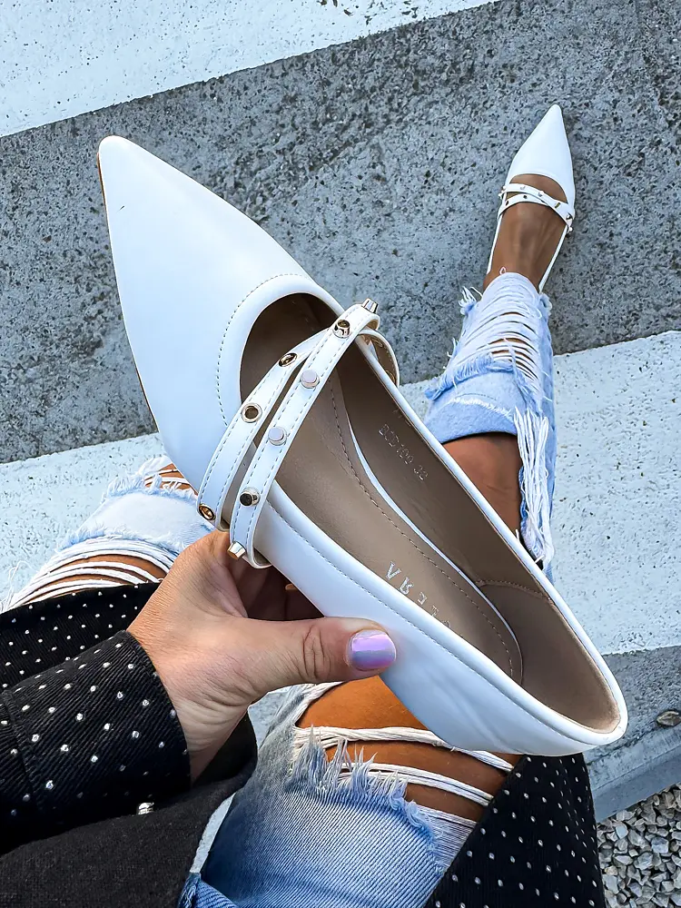 Balerínky zdobené zlatými nitmi VIOLA-