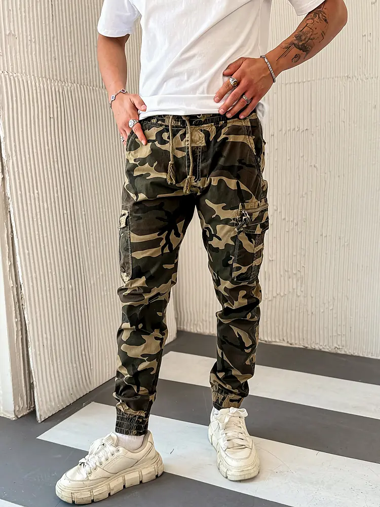 Maskáčové cargo nohavice s gumeným pásom