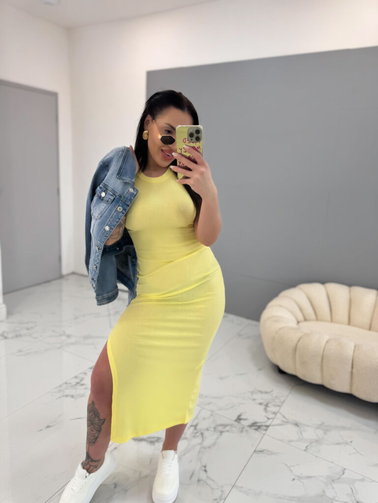 Dlhé vrúbkované šaty s vypchávkami LORIE