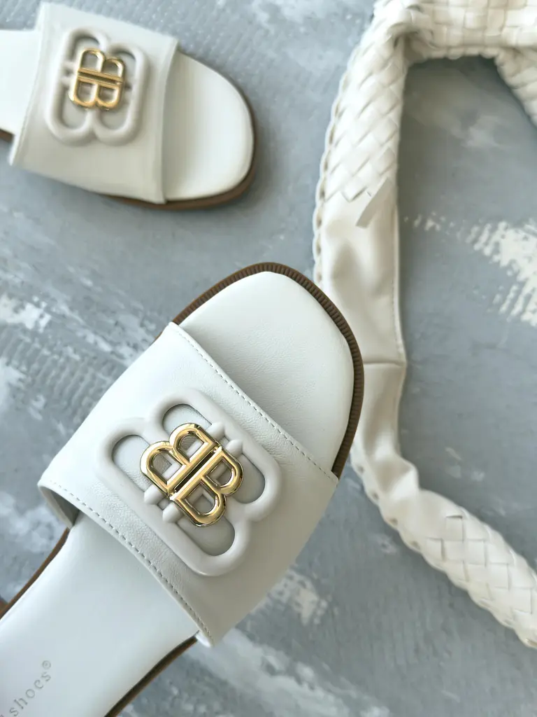 Biele šľapky so zlatou ozdobou MALENA - next