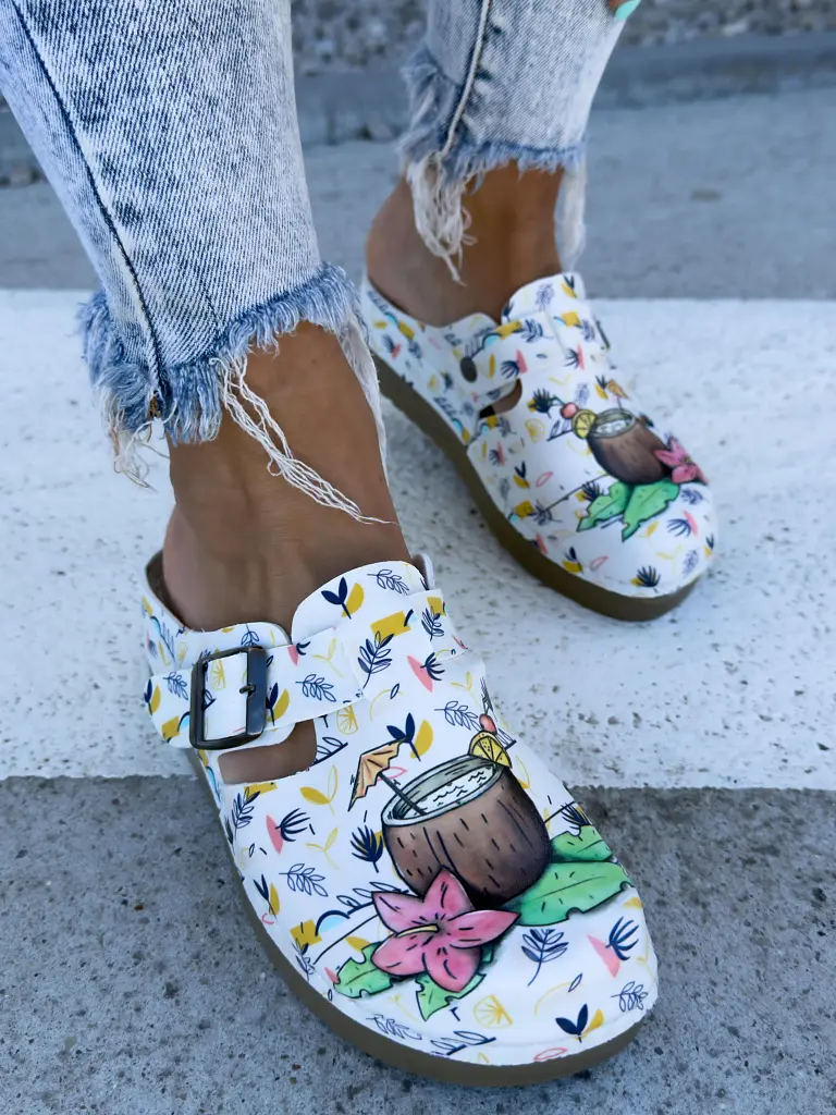 Vzorované zdravotnícke šľapky COCTAIL