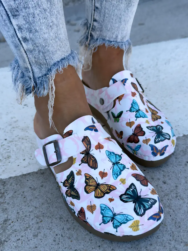 Vzorované zdravotnícke šľapky BEYAZ