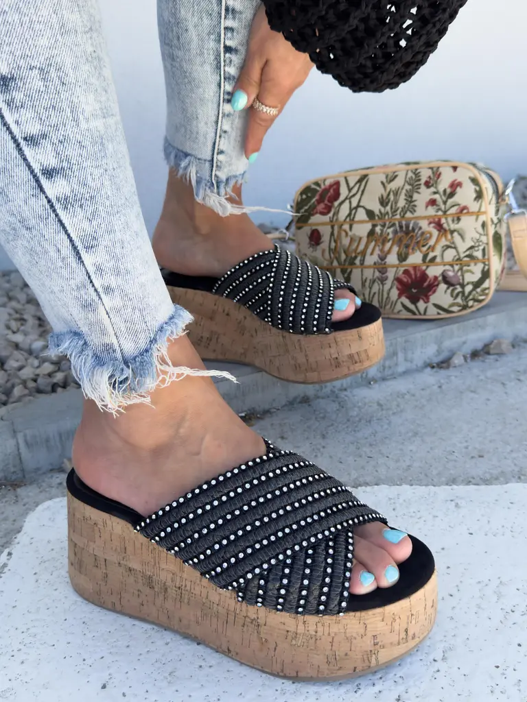 Platformové šľapky zdobené kamienkami MADONA- - next